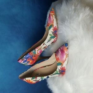 Guess floral heels size 8.5